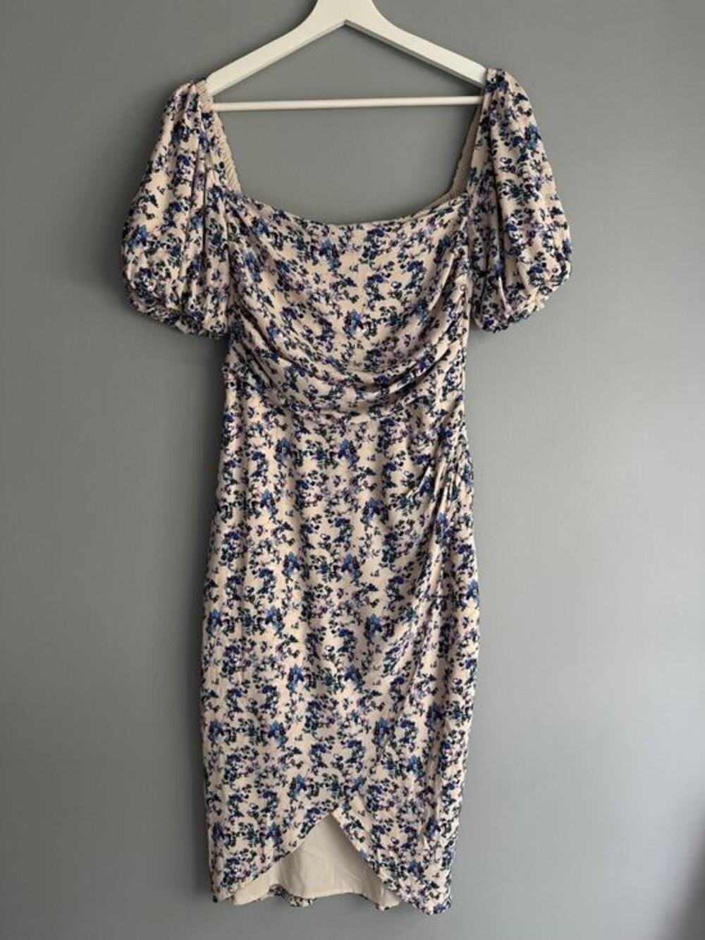 ASTR The Label Women Floral Midi Dress Size M Cream Blue Puff Sleeve Smocked
